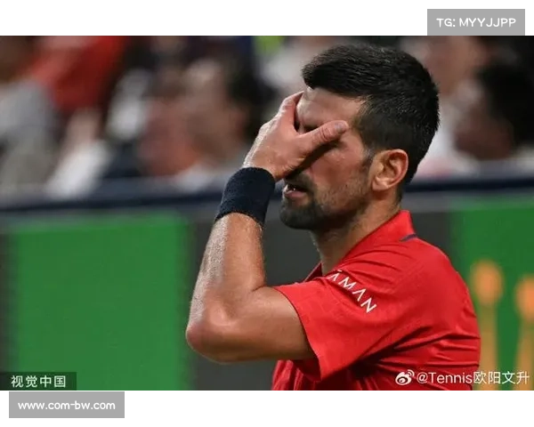 德约科维奇离场动情挥手，罗兰加洛斯观众起立致敬